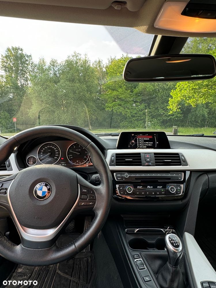 BMW Seria 3 318d xDrive - 13