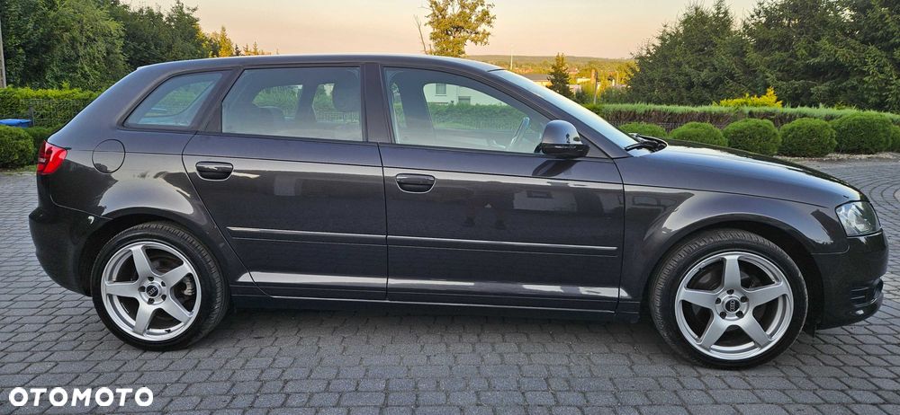 Audi A3 Sportback - 2