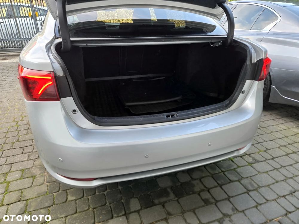 Toyota Avensis 2.0 D-4D Prestige - 10