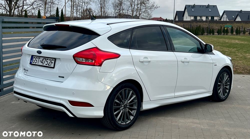 Ford Focus 1.0 EcoBoost Start-Stopp-System ST-LINE DESIGN - 4