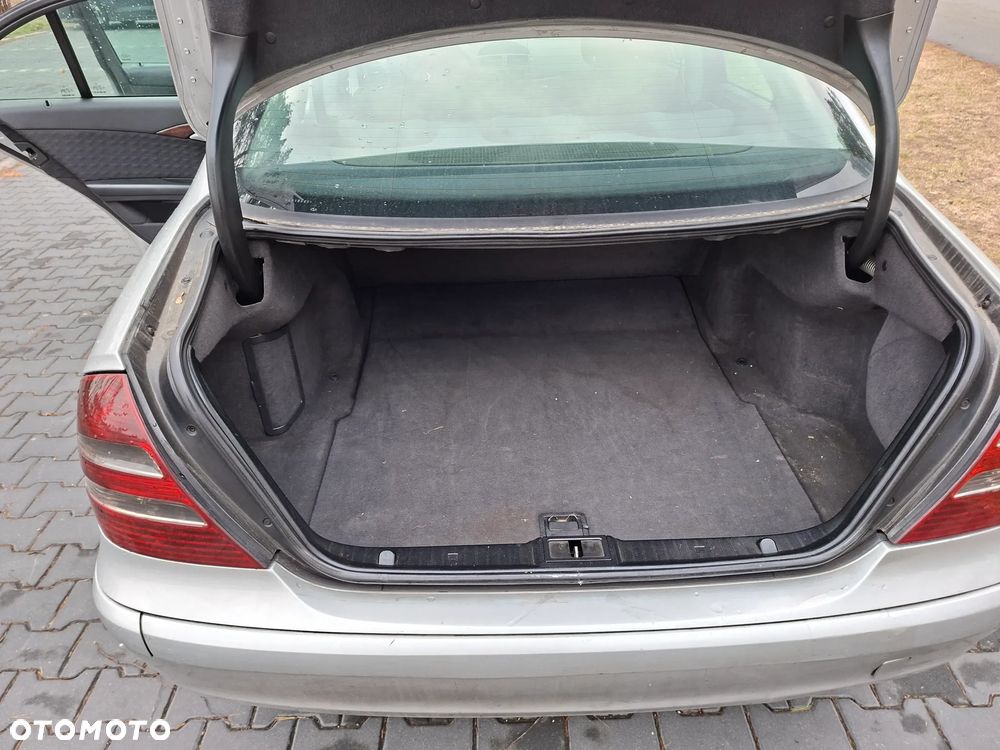 Mercedes-Benz Klasa E 220 CDI Automatik Avantgarde DPF - 11