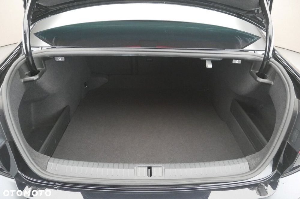 Volkswagen Passat - 16