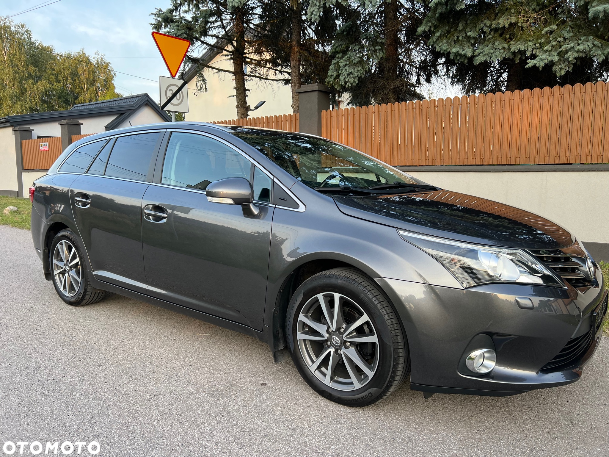 Toyota Avensis 1.8 Premium - 35