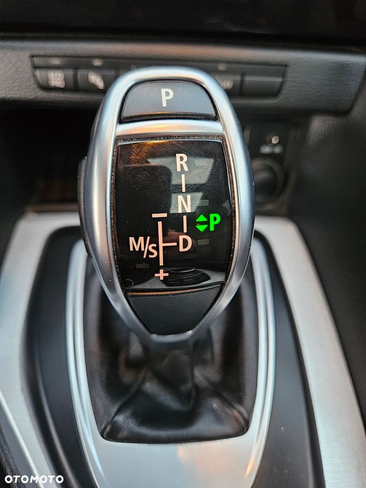BMW X1 sDrive20d Sport Line - 23