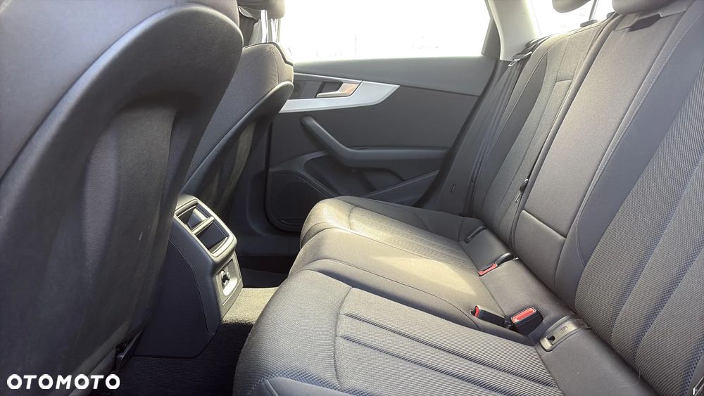 Audi A4 Avant 35 TFSI mHEV S tronic - 11