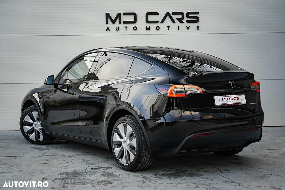 Tesla Model Y - 4