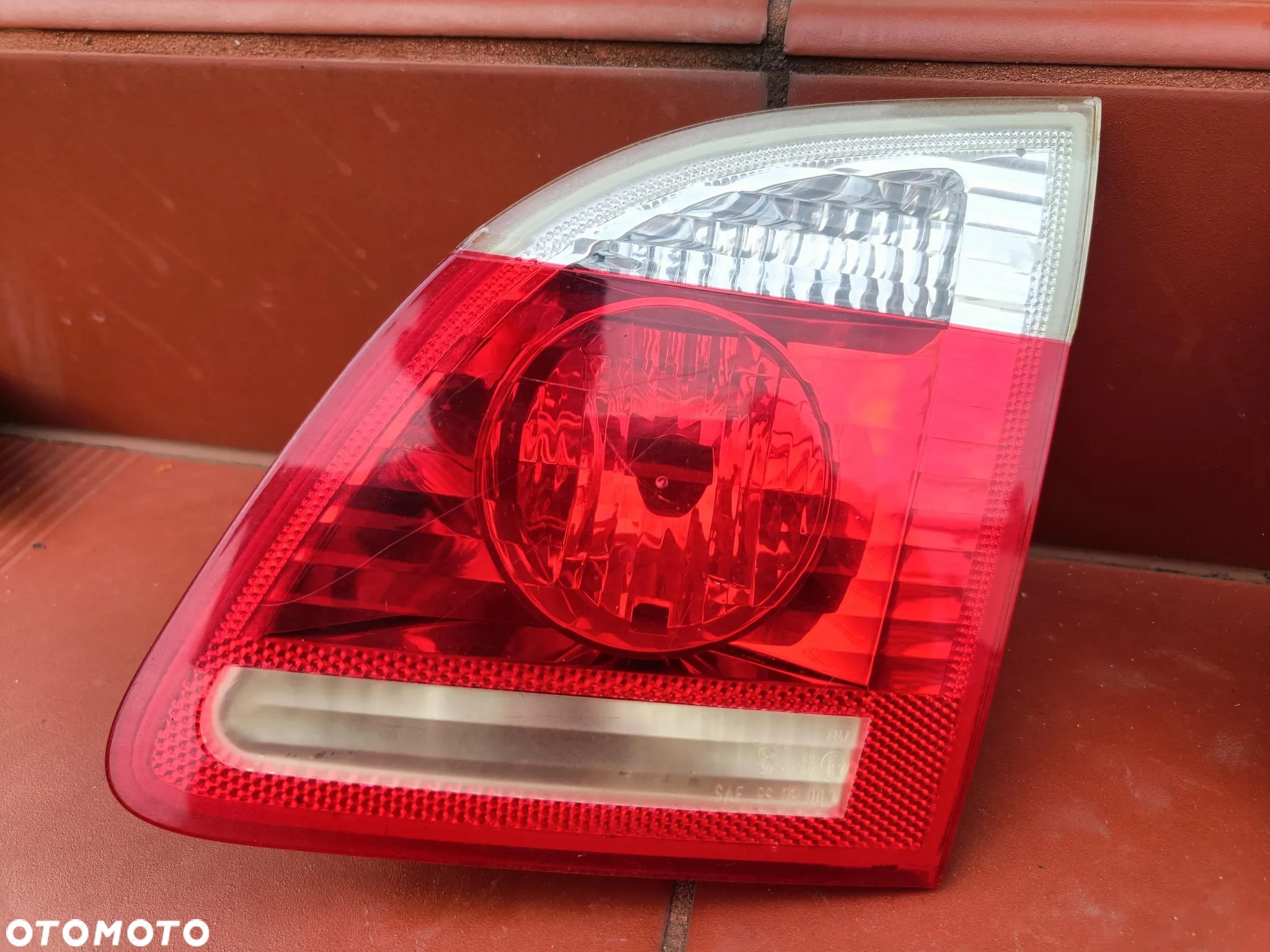 BMW E60 E61 KOMBI LAMPA TYLNA TYŁ W KLAPĘ LEWA PRAWA - 2