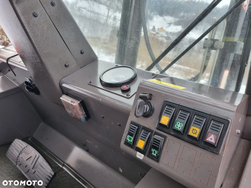 Manitou M30-4 T Wózek Widłowy 4X4 TERENOWY JAK NOWY! 2013r z Norwegii. Silnik PERKINS TURBO 100KM! DEKRA do 2026roku! 3 tony Udzwig! Posuw wideł Hydrauliczny! Jazda REWERS+4 biegi. Ani deka luzów czy wycieków! Zadbana Maszyna! - 33