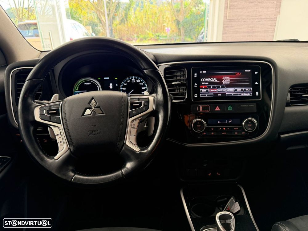 Mitsubishi Outlander 2.0 Instyle Navi - 10