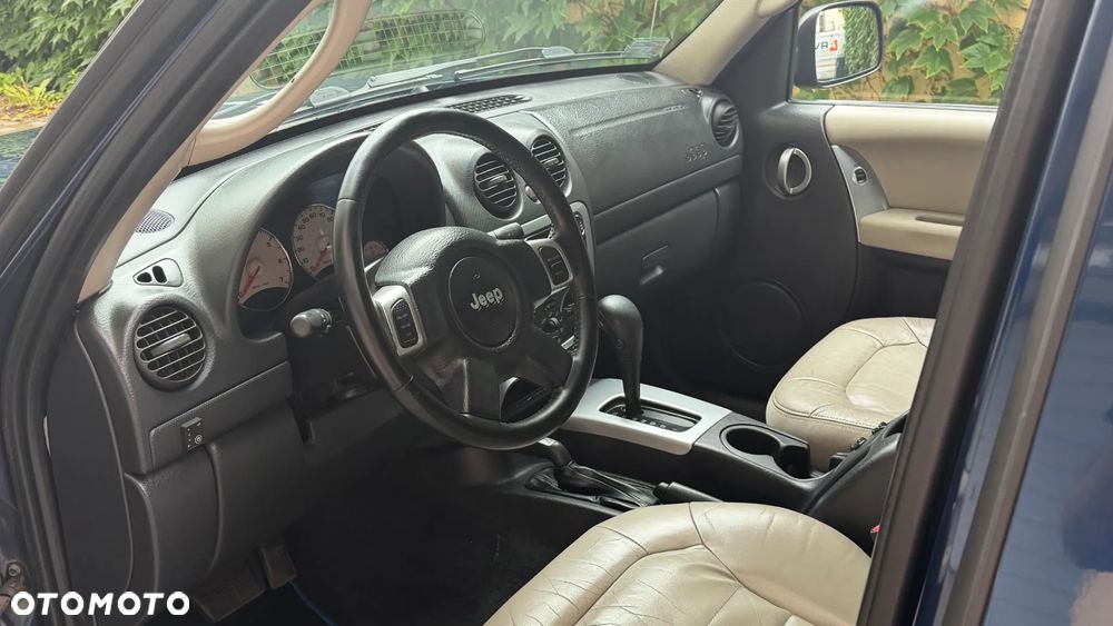 Jeep Liberty 3.7 4x4 - 7