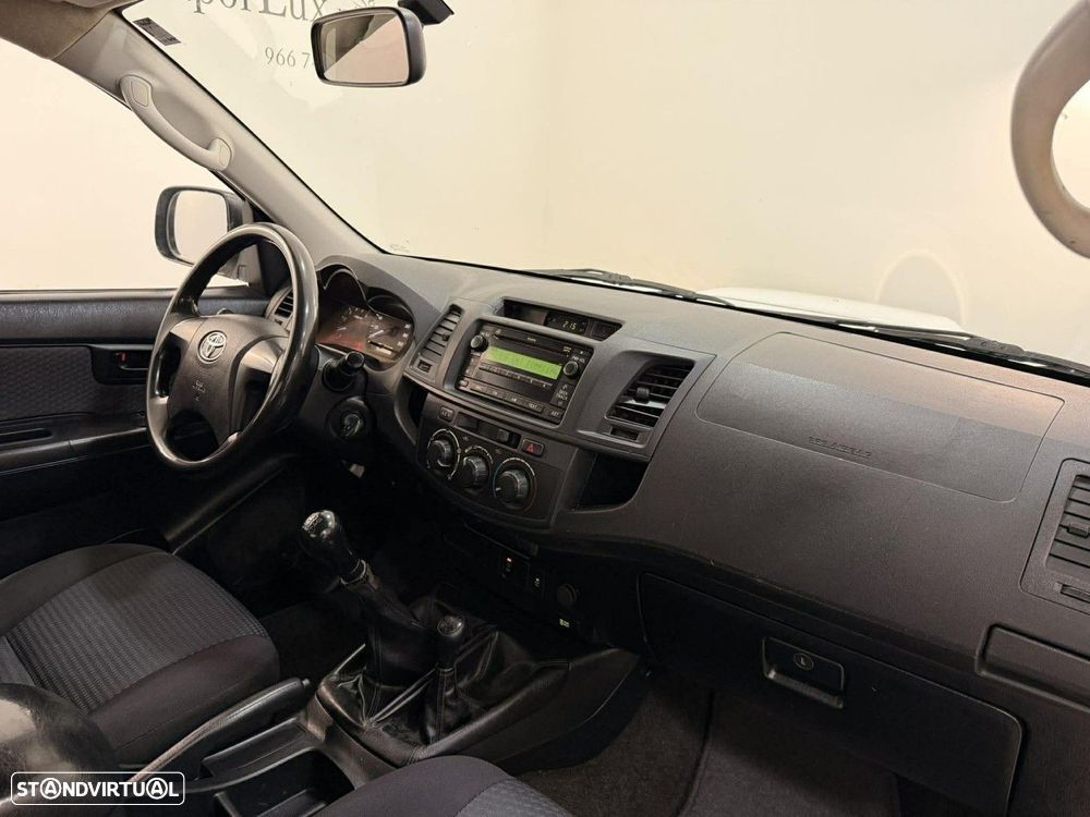 Toyota Hilux 2.4 D-4D 4WD CE CH 3L - 9
