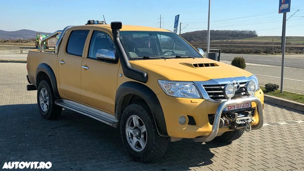 Toyota Hilux 4x4 Cabina Dubla Style+ Aut. - 5