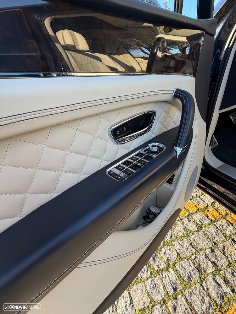 Bentley Bentayga Azure - 23