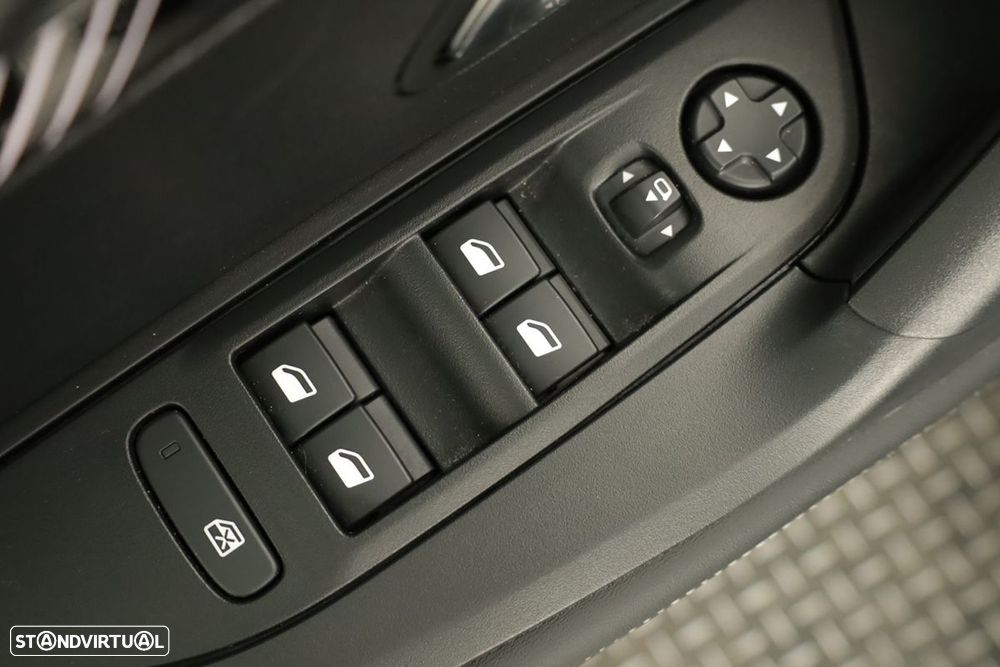 Peugeot 2008 1.2 PureTech Allure - 20