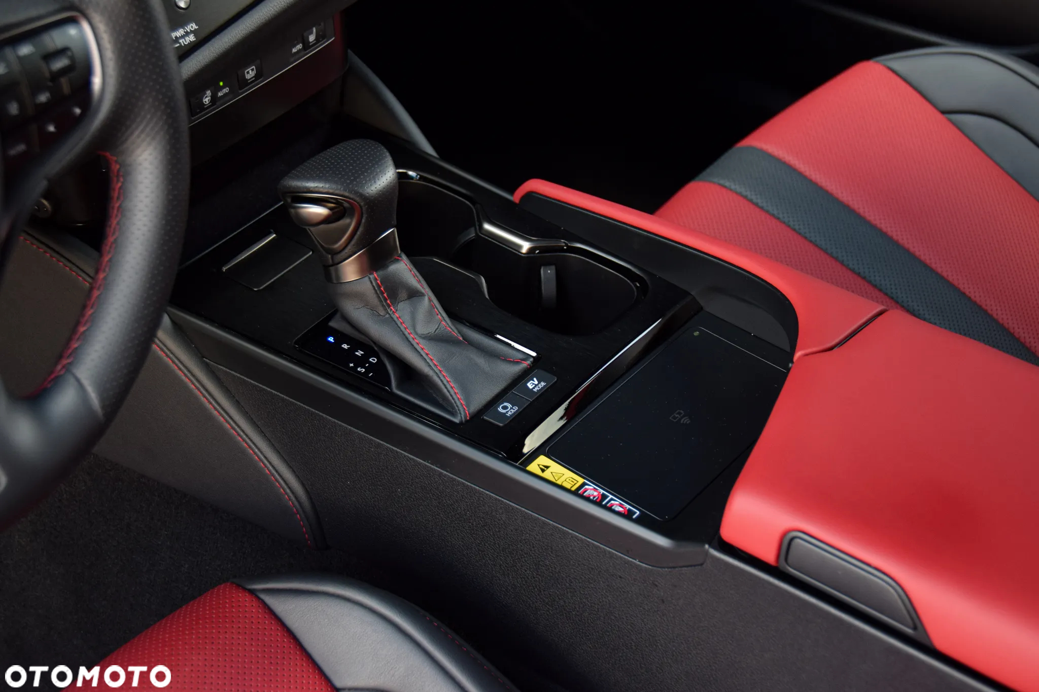 Lexus ES 300h F Sport Edition - 11