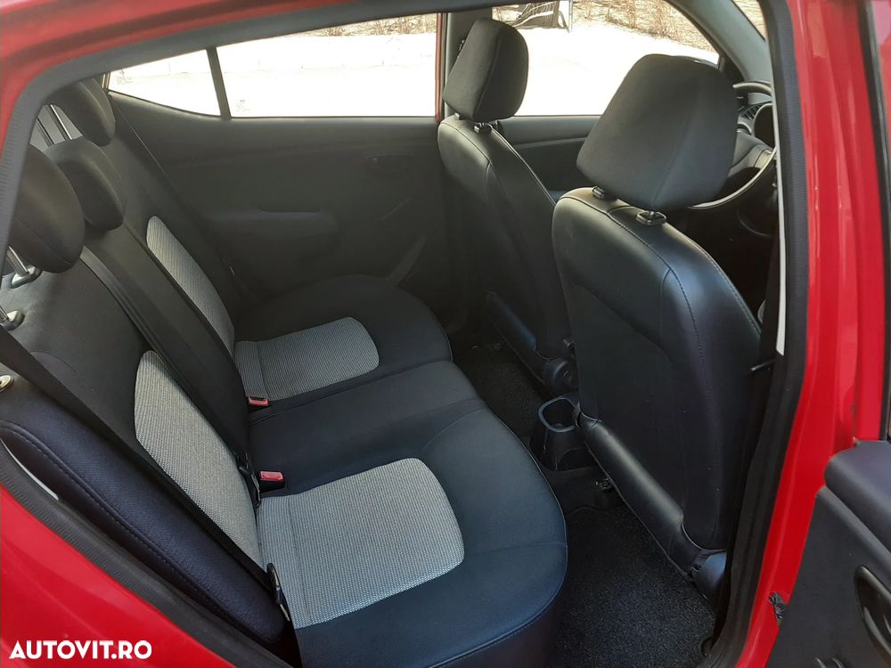 Hyundai i10 1.1 FIFA WM Edition - 9