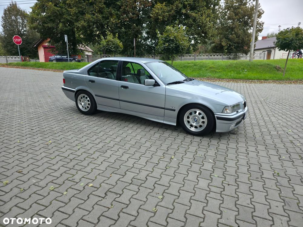 BMW Seria 3 320i - 4