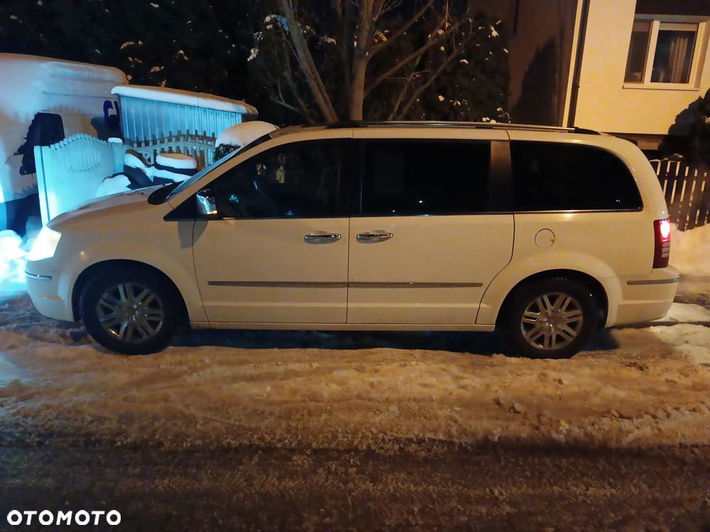 Chrysler Town & Country - 29