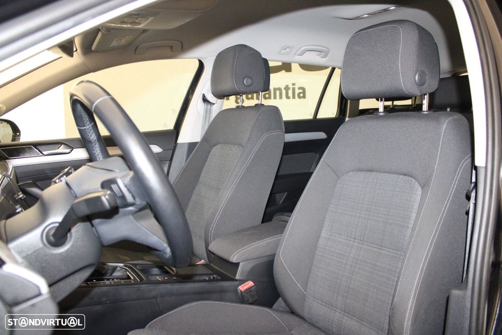 Volkswagen Passat Variant 2.0 TDI Business DSG — fotografia 32