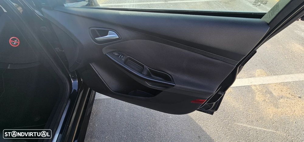 Ford Focus SW 1.5 TDCi Titanium — fotografia 20