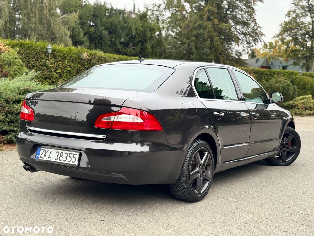 Skoda Superb 2010 photo 5