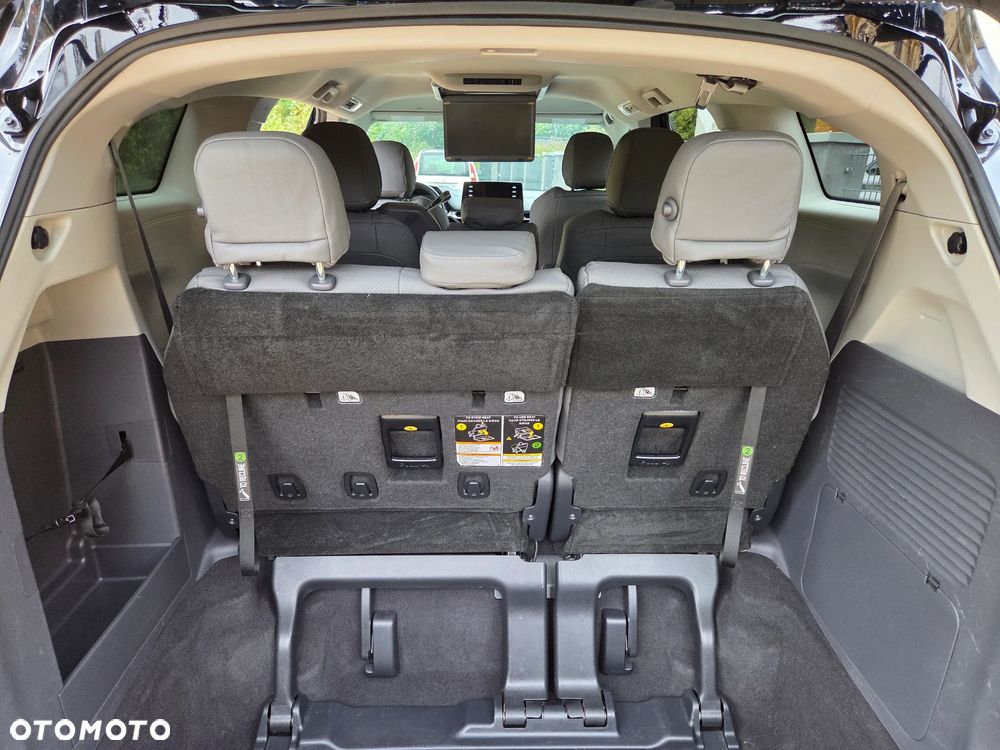 Toyota Sienna - 12