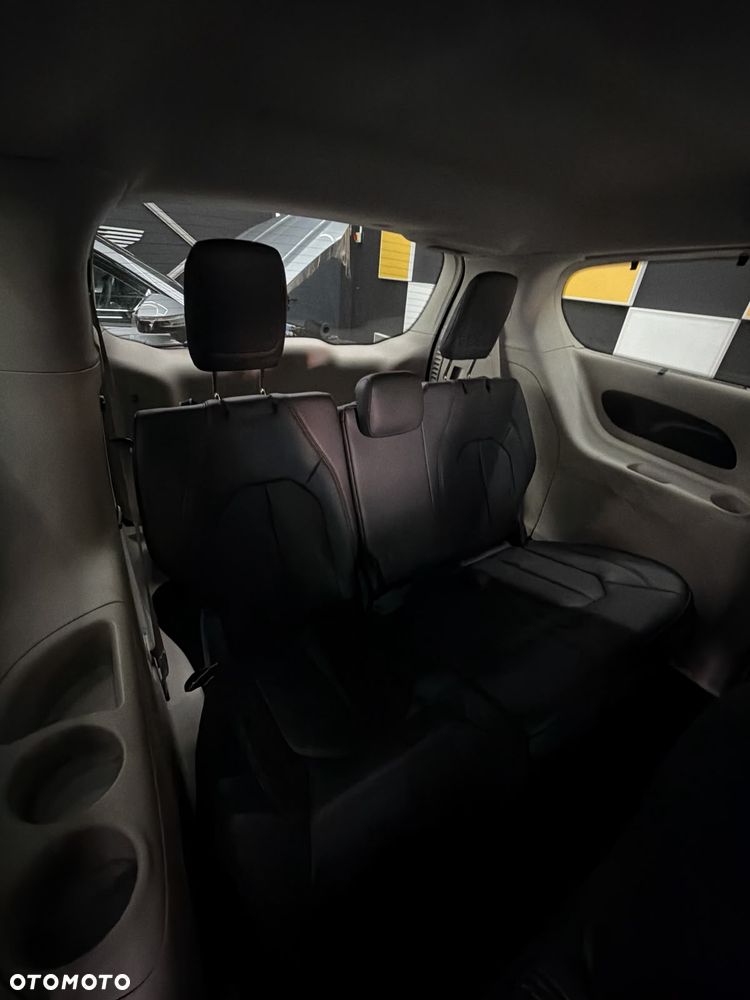 Chrysler Pacifica - 9