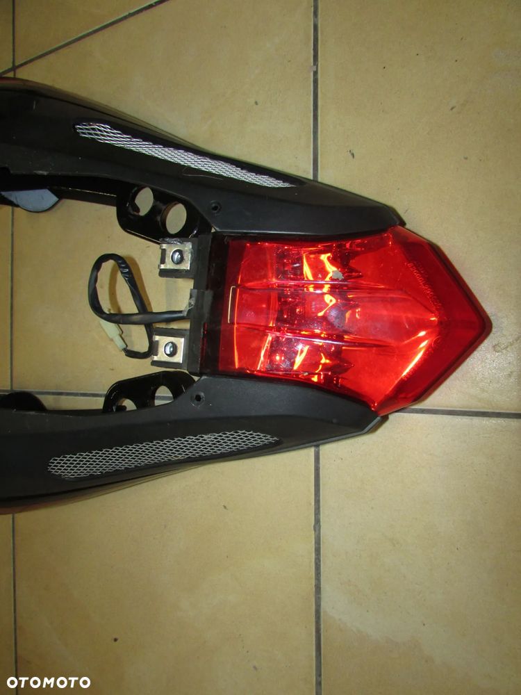 Benelli BN 125 ogon zadupek lampa tył - 3