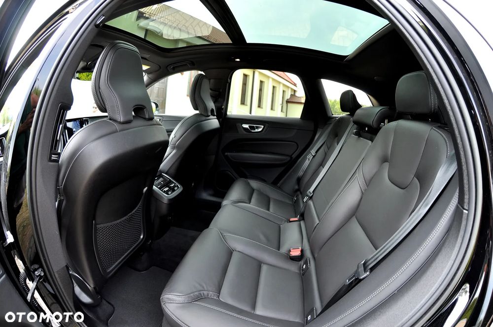 Volvo XC 60 B5 D AWD Ultimate Dark - 29