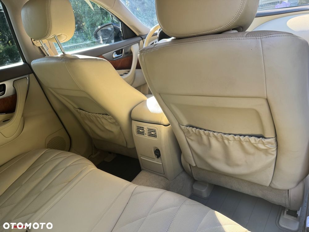 Infiniti QX70 - 23