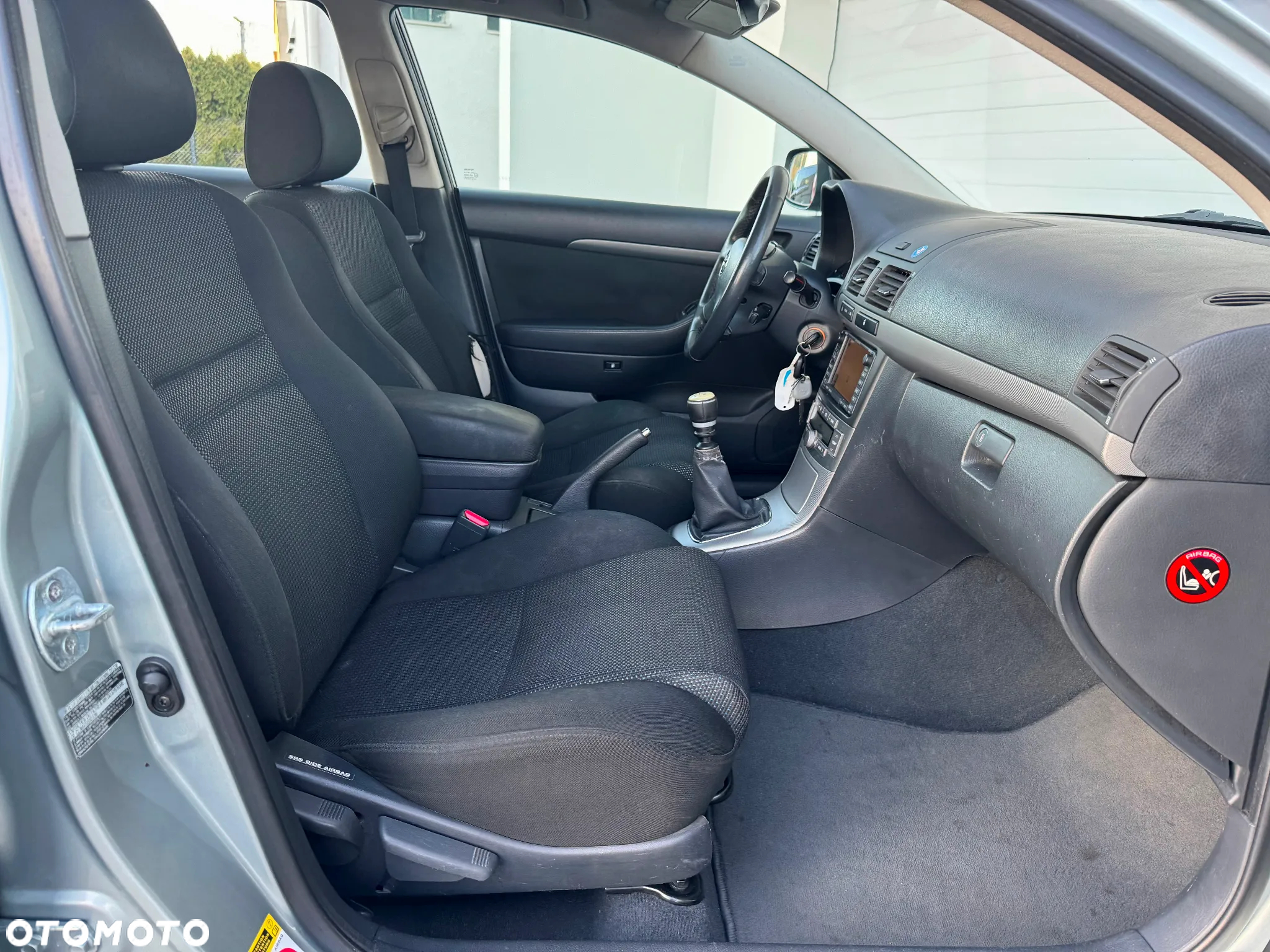Toyota Avensis 2.2 D-4D Combi Executive - 13