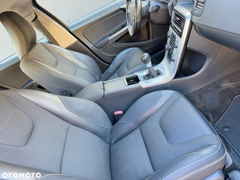 Volvo S60 D4 R-Design - 21