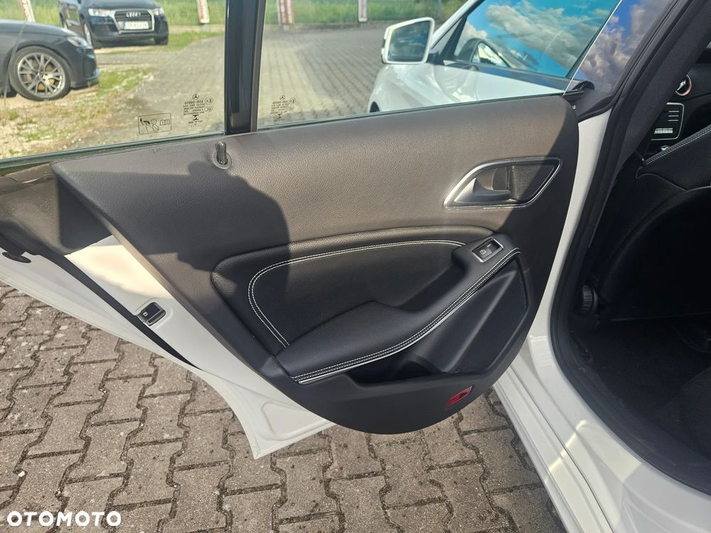 Mercedes-Benz CLA 200 UrbanStyle Edition - 18
