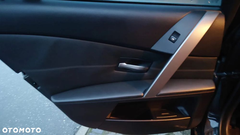 BMW Seria 5 525i - 9