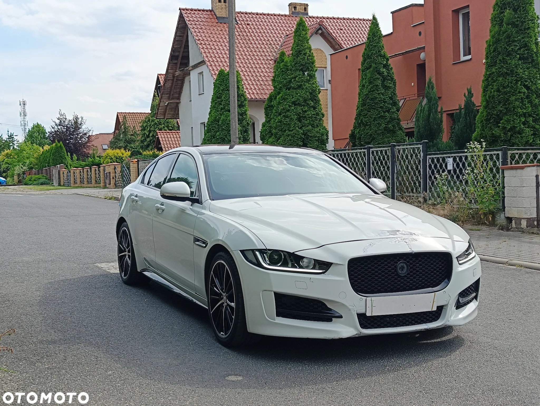 Jaguar XE 2.0 D AWD R-Sport - 2