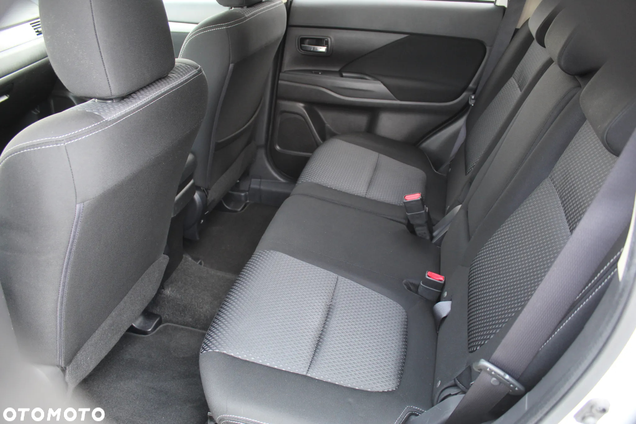 Mitsubishi Outlander 2.0 Intense + 4WD CVT - 11