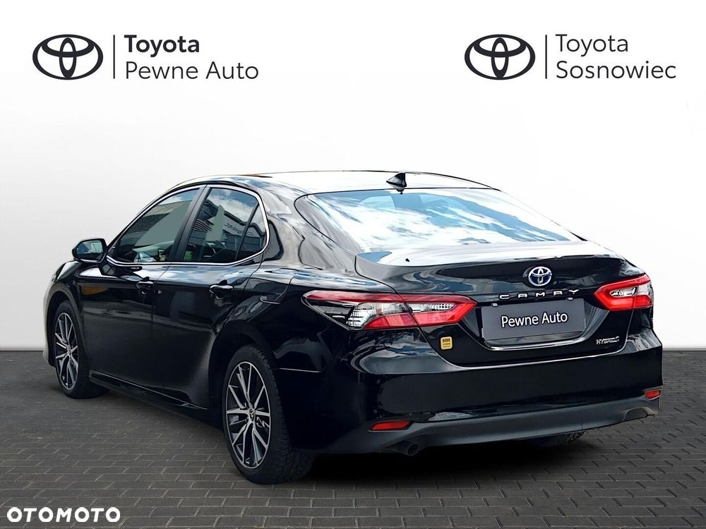 Toyota Camry - 4