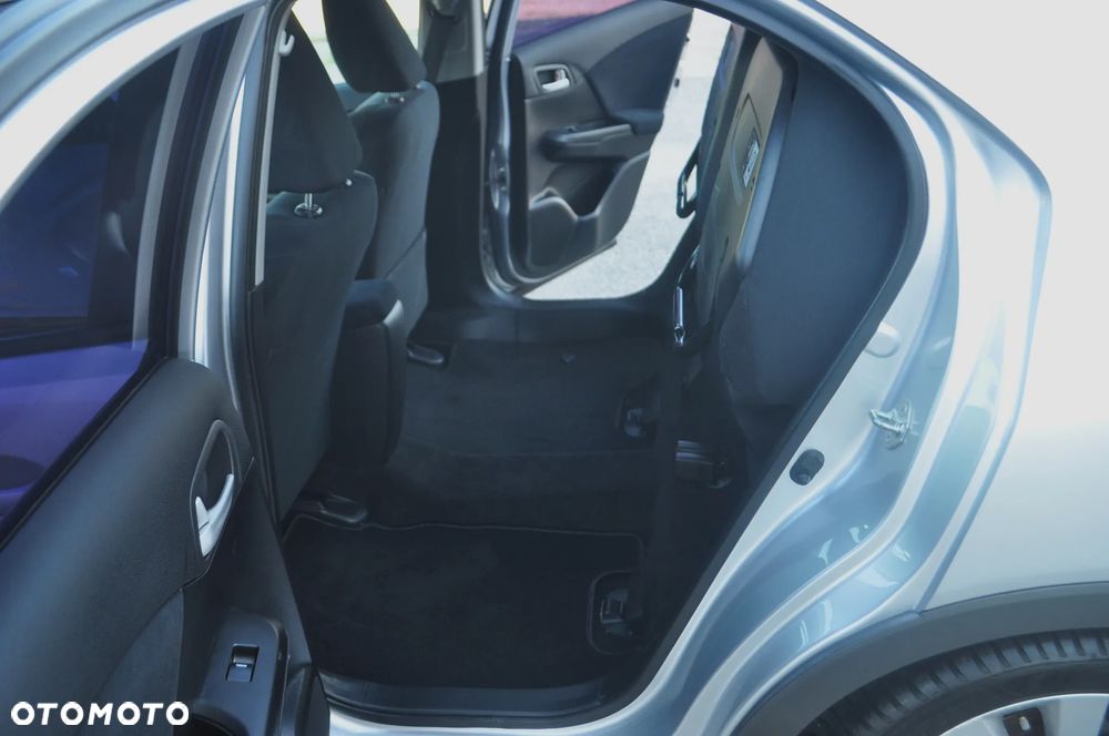 Honda Civic 1.8 i-VTEC Sport - 29