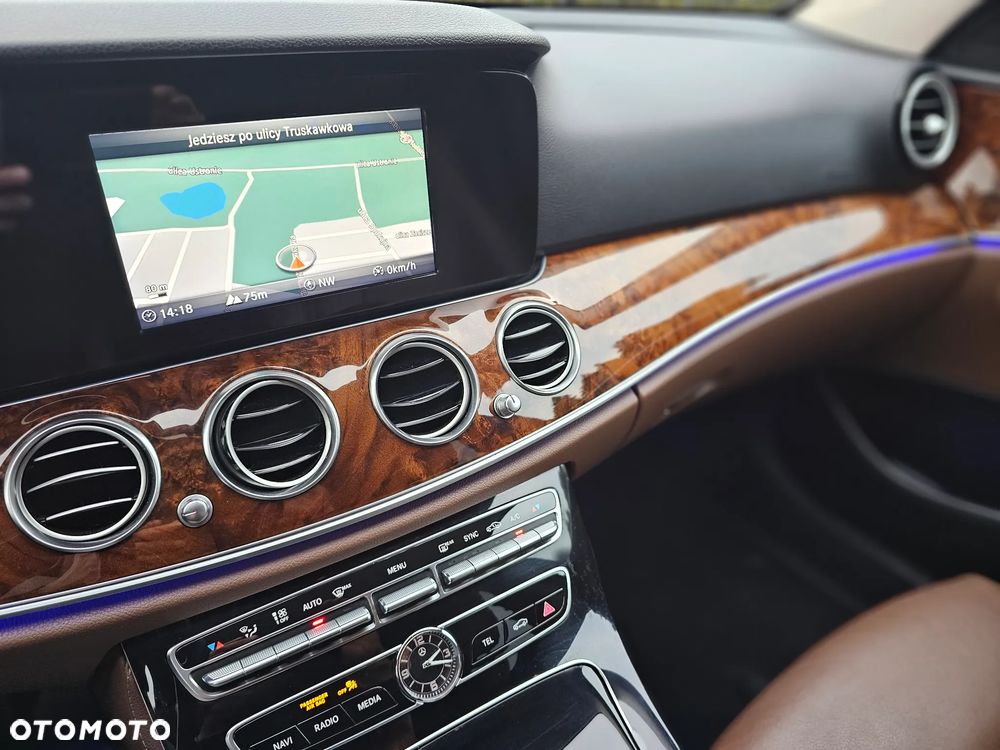 Mercedes-Benz Klasa E 220 d 9G-TRONIC Exclusive - 18
