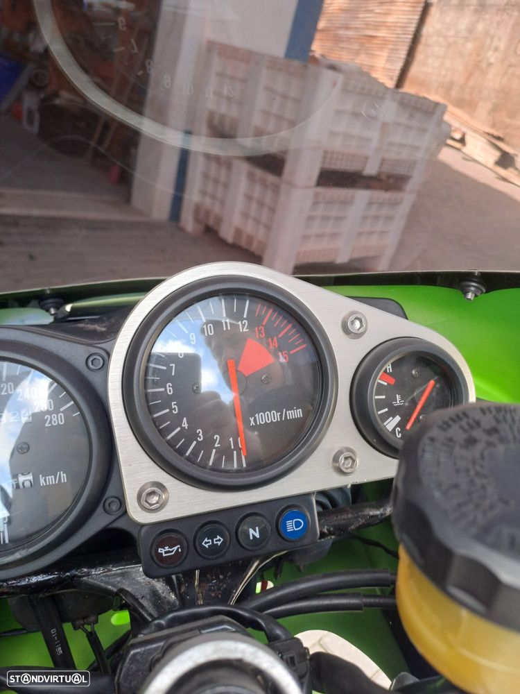Kawasaki ZXR Ninja ZX7R - 7