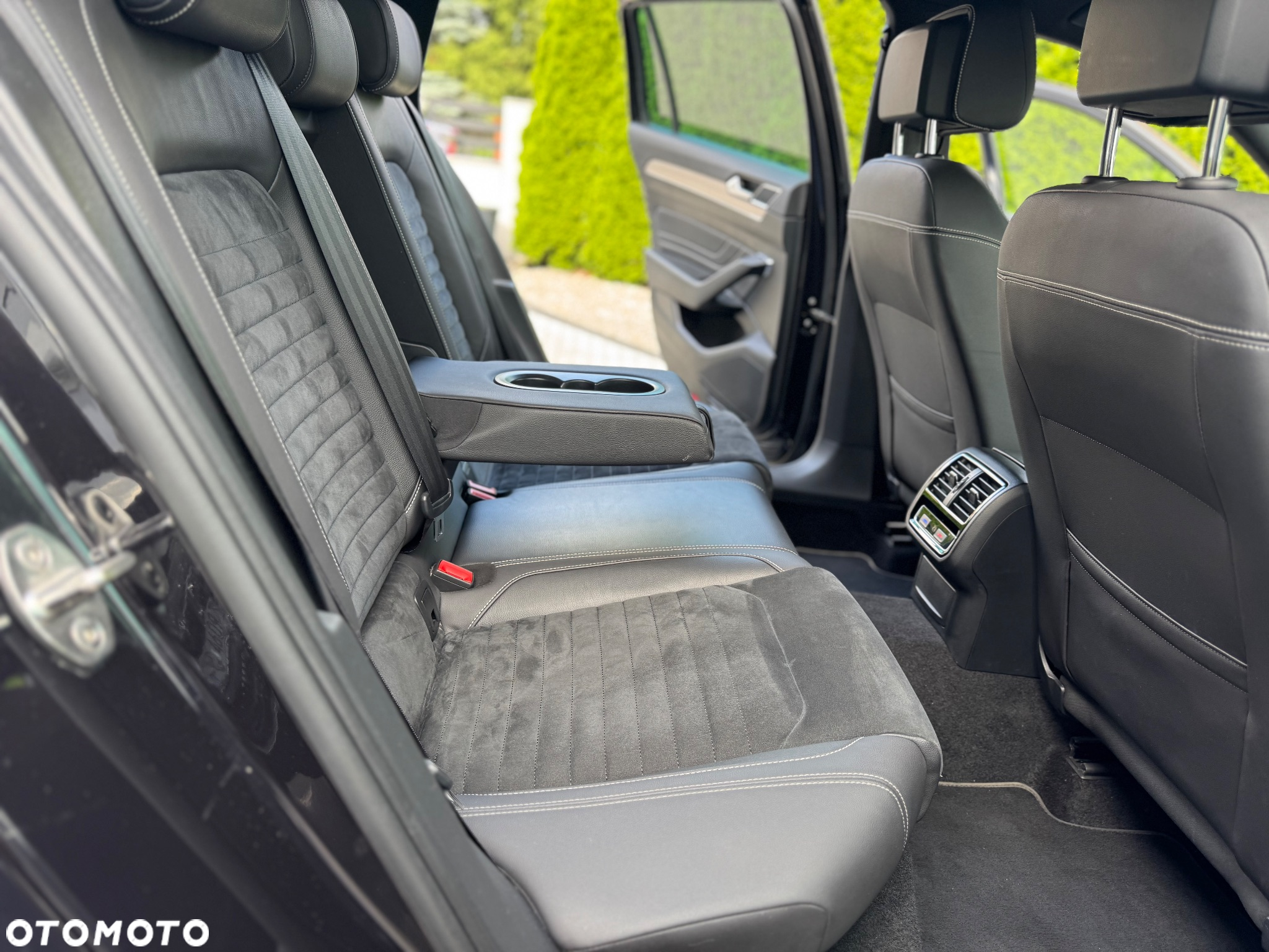 Volkswagen Passat Variant 2.0 TDI SCR DSG 4Motion Elegance - 27
