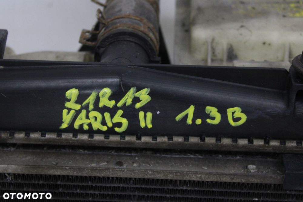 KOMPLET CHŁODNIC WENTYLATOR TOYOTA YARIS 2 II 1.3 VVTI - 6