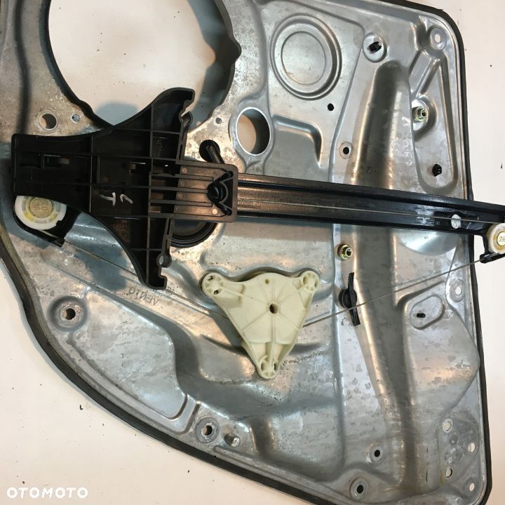 PODNOŚNIK SZYBY LEWY TYŁ VW BORA SEDAN - 2