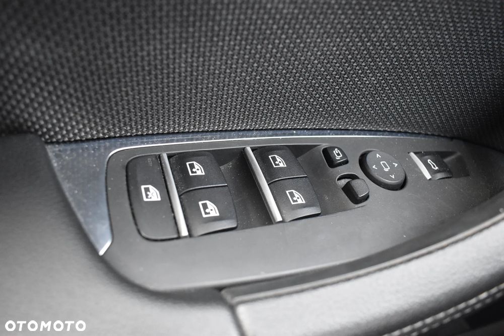 BMW X3 xDrive20i GPF Advantage - 24