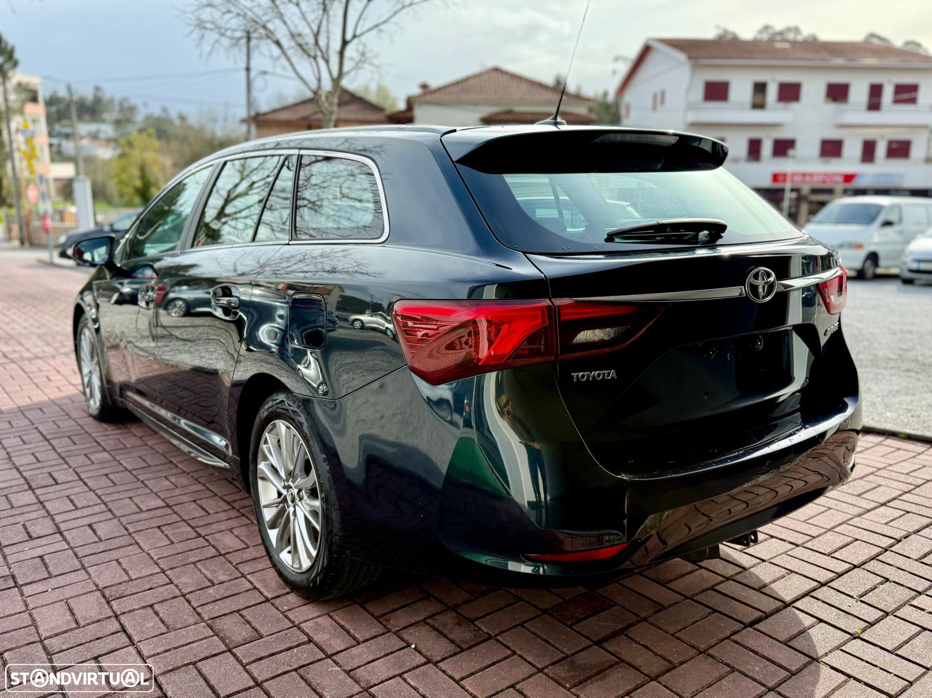 Toyota Avensis Touring Sports 1.6 D-4D Edition-S - 4