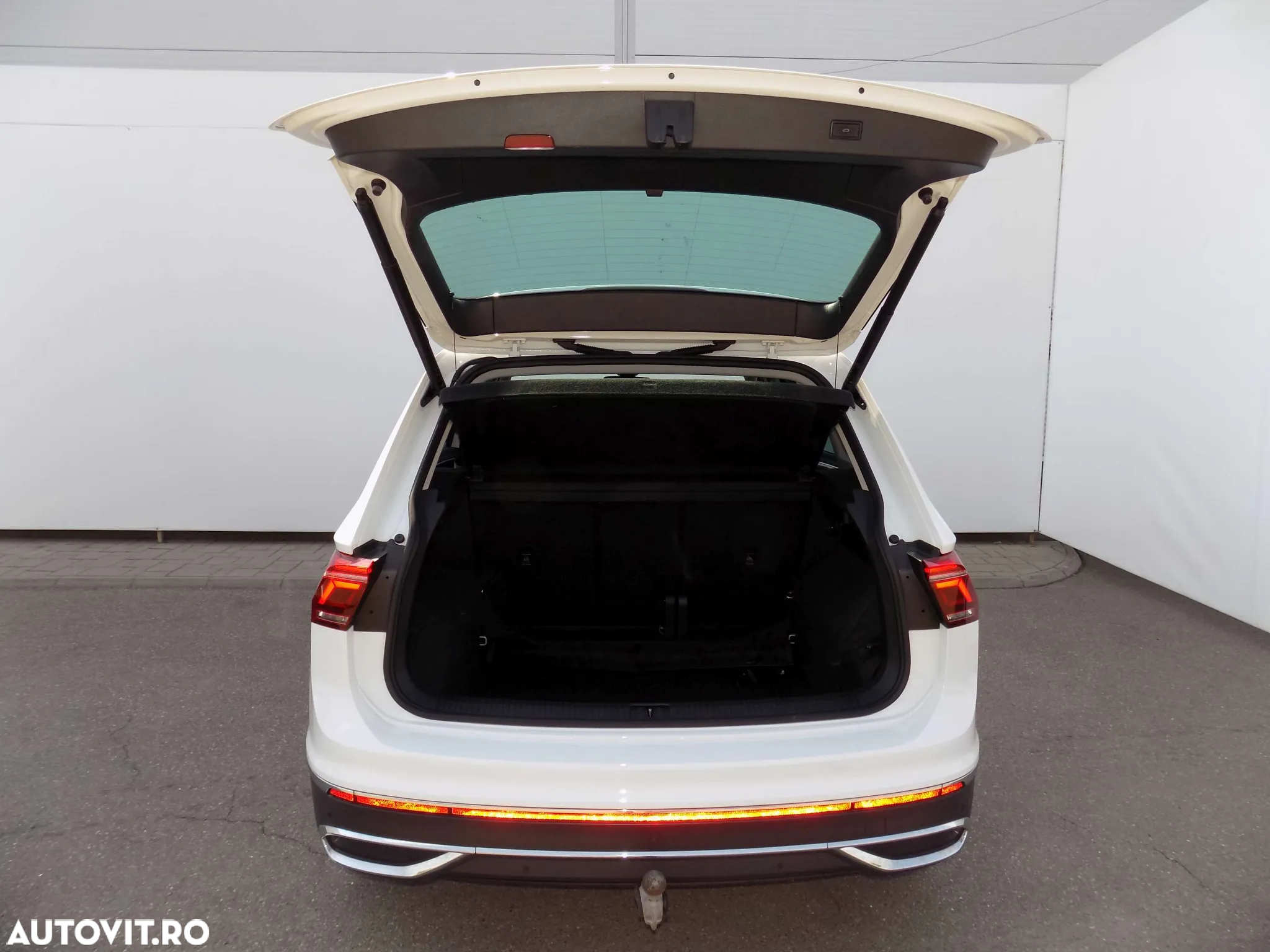 Volkswagen Tiguan 2.0 TDI SCR 4MOTION DSG Elegance - 30