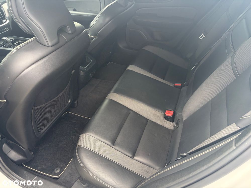 Volvo S60 B4 B R-Design - 22