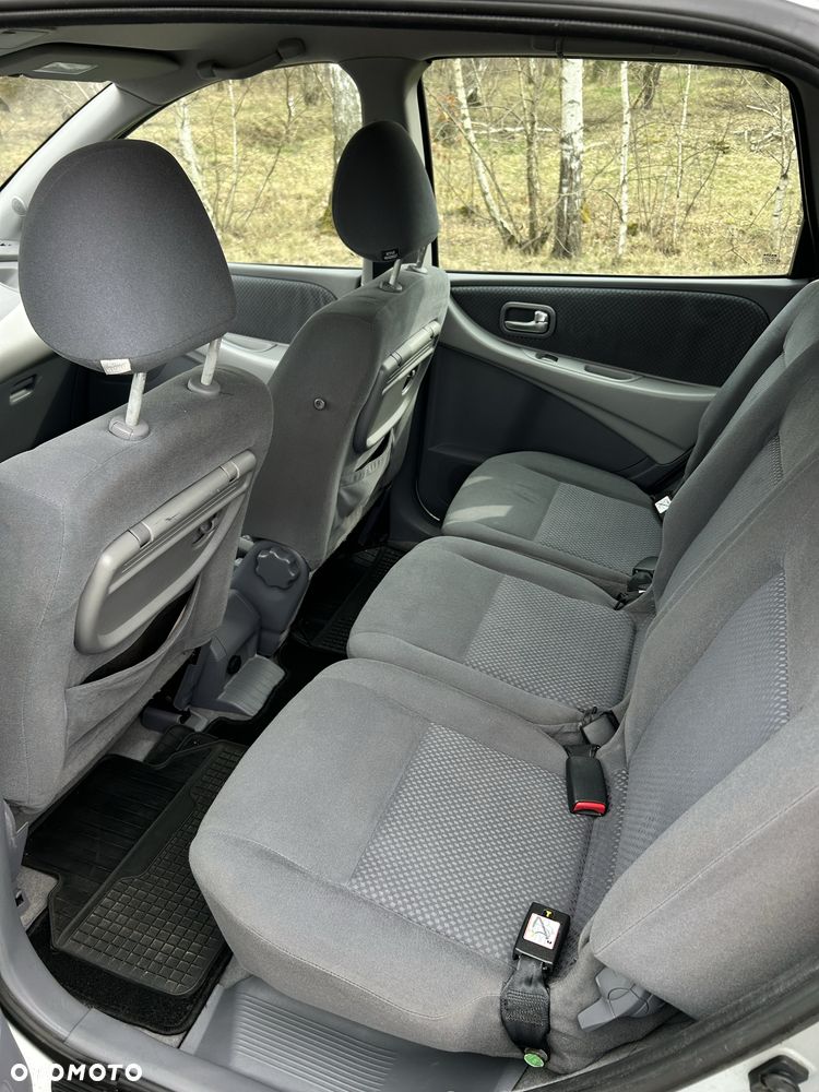 Nissan Almera Tino - 5