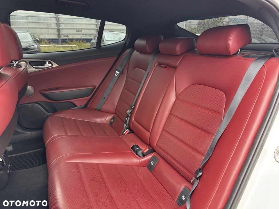 Kia Stinger - 16