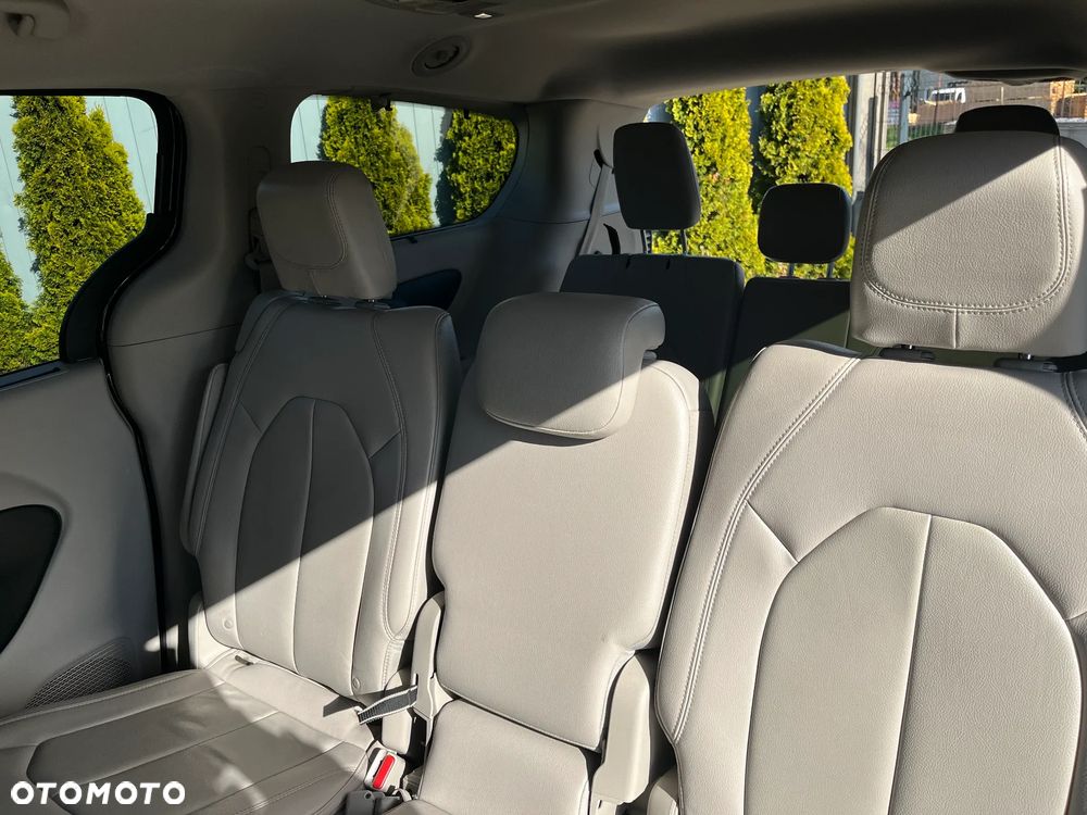 Chrysler Pacifica - 10